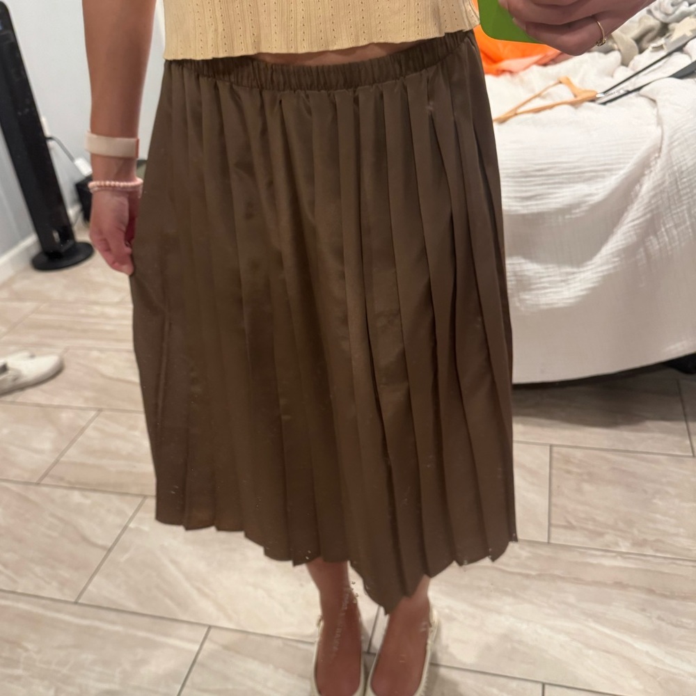 Elegant vintage Brown Pleated Skirt size 14 very stretchy and true to size